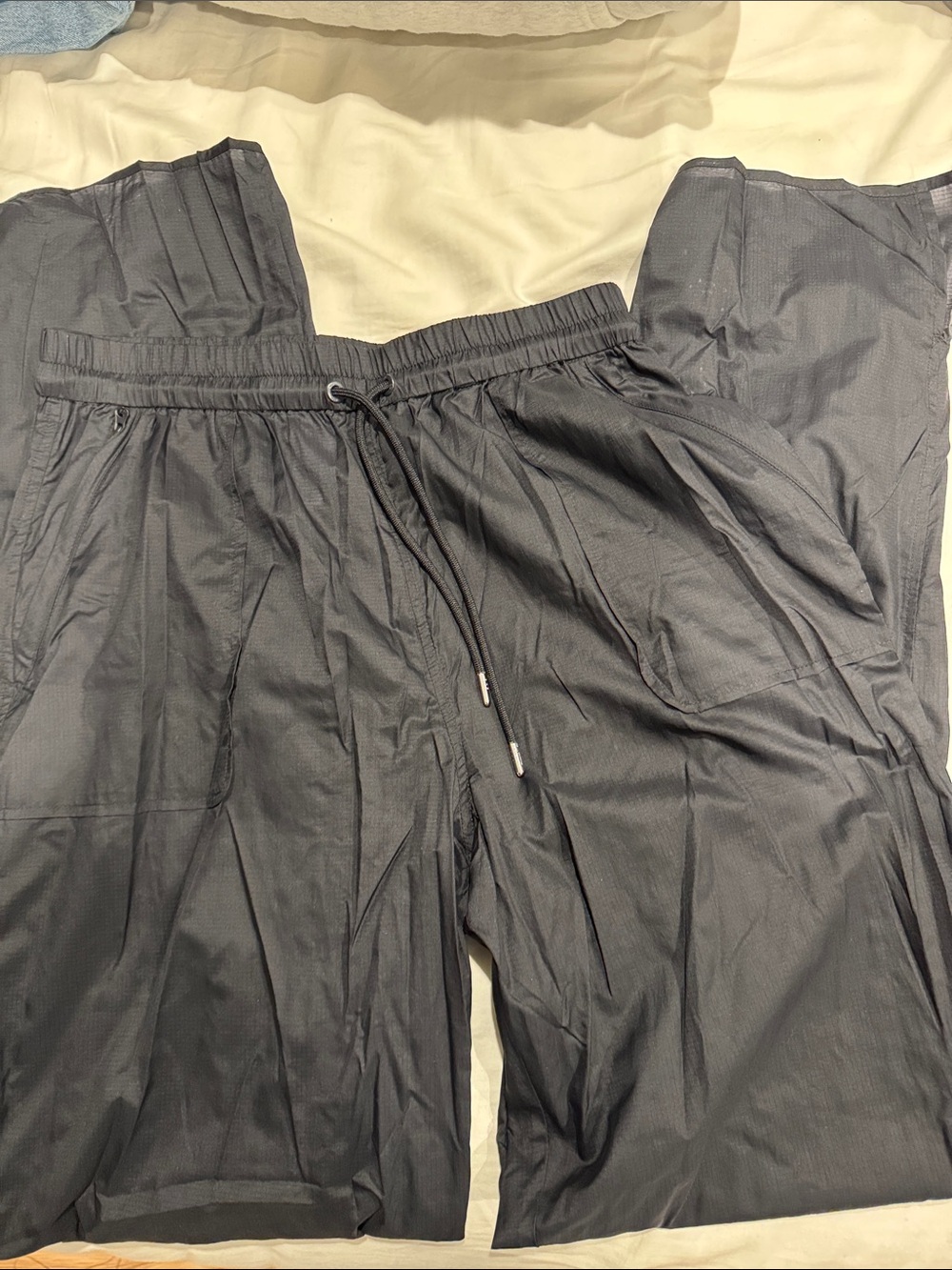 ALO Yoga Men's Black Lightweight Jogger Pants